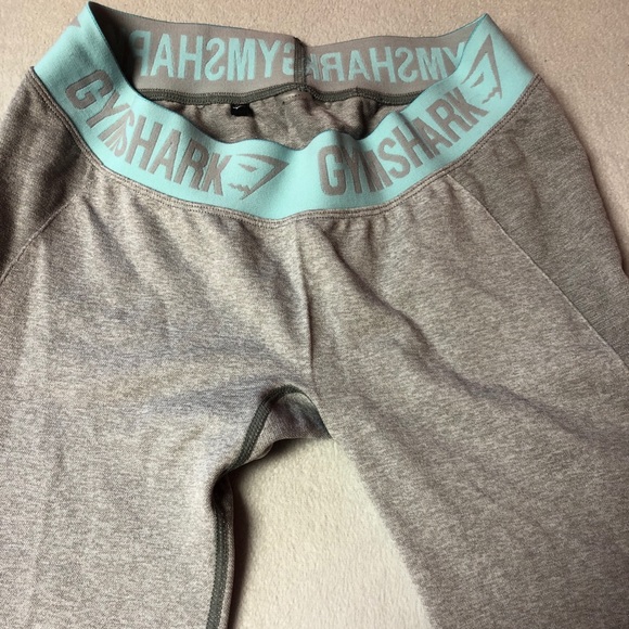 Gymshark Pants - Size medium Gym Shark crop leggings